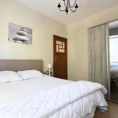 Spacious Holiday Home With Garden *